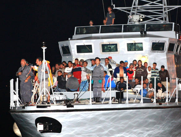 Uno degli sbarchi di immigrati in Sardegna