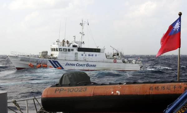Cina: flottiglia record pescherecci verso isole contese