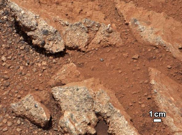 Il letto dell’antico fiume marziano scoperto dal robot laboratorio Curiosity (fonte: NASA/JPL-Caltech/MSSS)