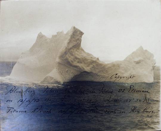 Maxi iceberg minaccia rotte Atlantico