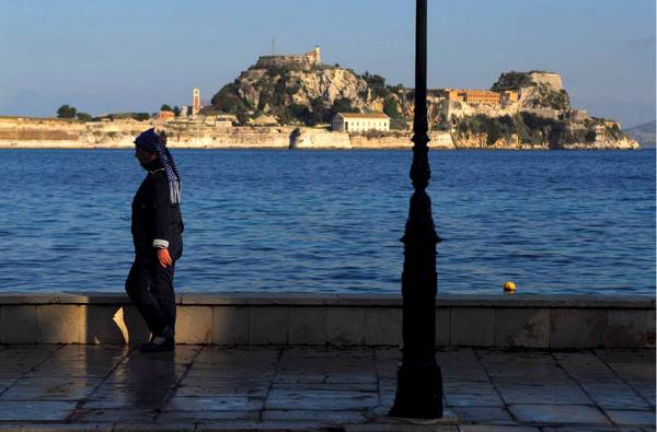 Guasto a traghetto in Grecia,odissea centinaia turisti