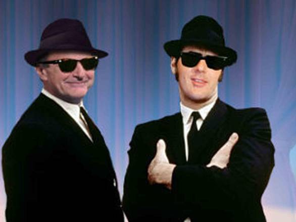 Renzi e Bersani diventano i 'Pd-Blues Brothers'