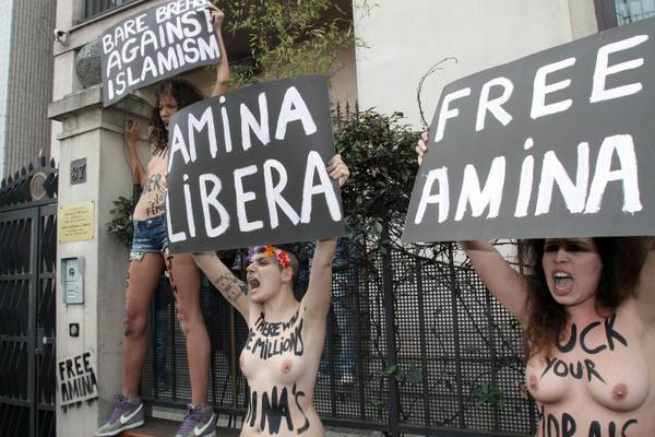 Milano: 'Topless Jihad, le Femen in piazza per Amina'