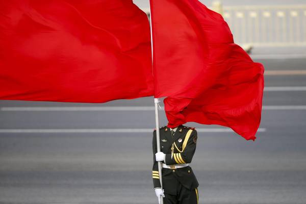 A Pechino, troppo vento per una guardia d'onore