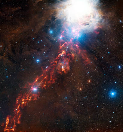 Il nastro di fuoco nella costellazione di Orione osservato dal telescopio Apex (fonte: ESO/Digitized Sky Survey 2)