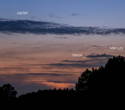 Il triangolo di pianeti fotografato nei cieli della Repubblica Ceca da Petr Horálek (fonte: Petr Horálek, SpaceWeather.com)