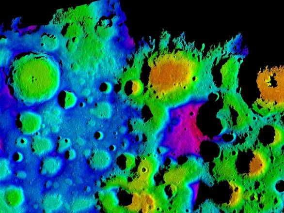 Crateri nel Polo Sud lunare (fonte: NASA/JPL)
