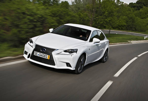 Lexus IS Hybrid,