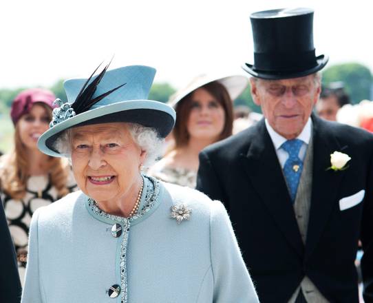 La regina Elisabetta II con Filippo all'Epsom Derby Day