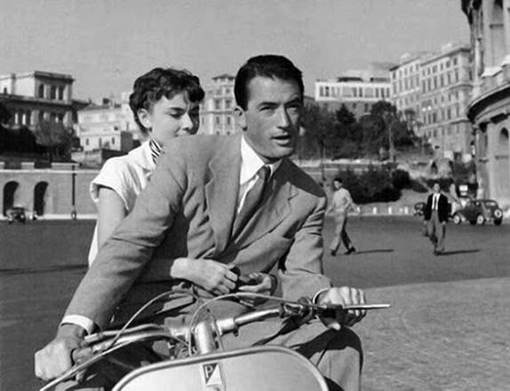 Audrey Hepburn e Gregory Peck in una scena del film 'Vacanze romane'