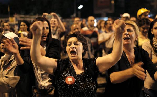 Le mamme dei dimostranti a Gezi Park
