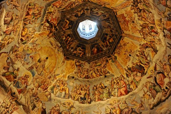 Nel Duomo di Firenze e' installato dal XV secolo uno strumento astronomico detto gnomone