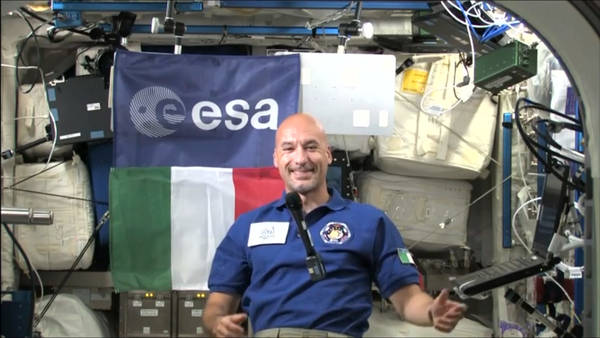 L'astronauta Luca Parmitano nel collegamento dalla Stazione Spaziale (fonte: NASA, ESA, ASI)