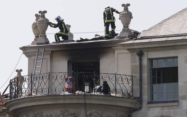 In fiamme la piu' prestigiosa dimora storica di Parigi