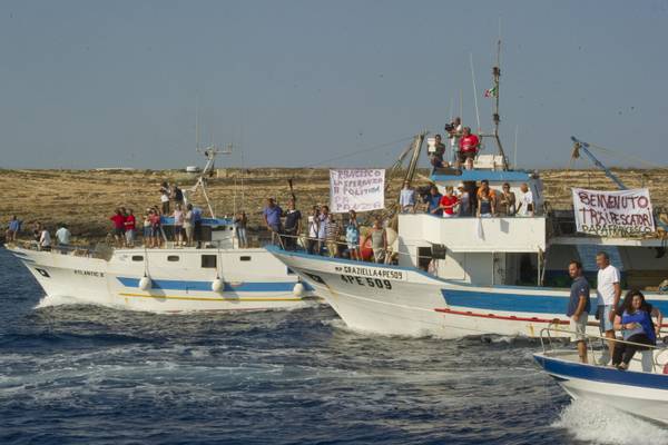 Papa a Lampedusa: morte immigrati spina nel cuore
