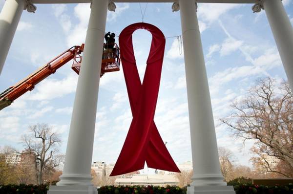 Aids: verso 15 mln persone trattate
