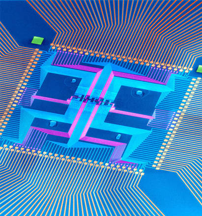 Immagine in falsi colori del primo transistor costruito con nanofili (fonte: Jun Yao e Charles Lieber, Harvard University)