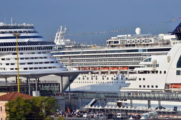 Venezia: Grandi navi; Costa lascia, persi 200mila passeggeri