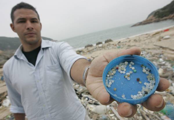 Non solo isole plastica,oceani pieni frammenti microplastica
