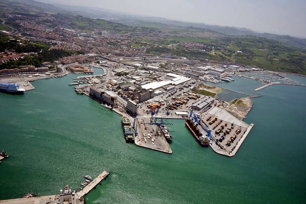 Porti: Ancona porto 4.0 con app da remoto per il controllo delle acque