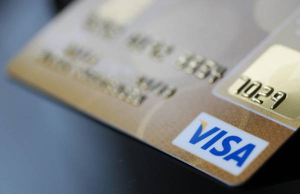 EU lawmakers approve cap on credit, debit card fees