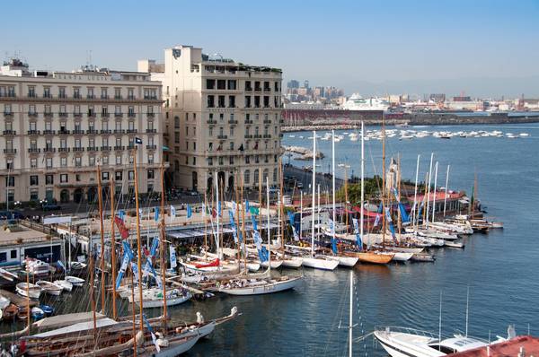 Vela:A Napoli quattro giorni di regate con yacht d'epoca