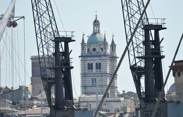 Porti: Toti, presto soluzione governance per Genova