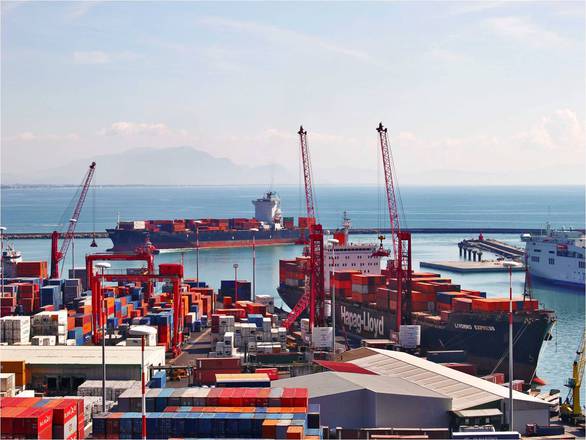 Porti: Napoli, in aumento traffico container e passeggeri