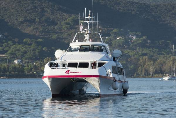 Traghetti: nuovo catamarano Toremar per Isola d'Elba