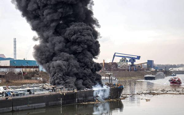 Germania:esplosione su nave cisterna Duisburg,almeno 2 morti