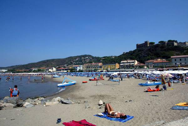 Disabili: in Liguria 63 spiagge libere attrezzate