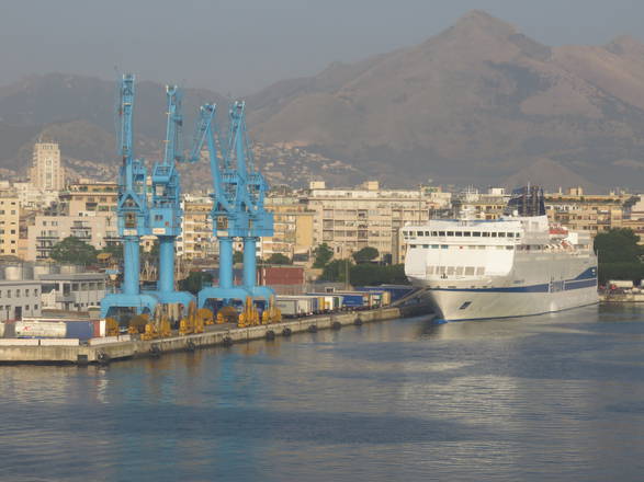 Porti: Palermo, dragaggio fondali per ospitare grandi navi