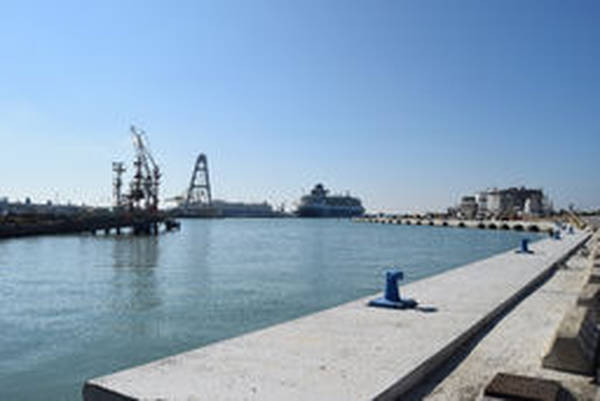 Porti:Livorno;nuova banchina darsena petroli per navi 200m