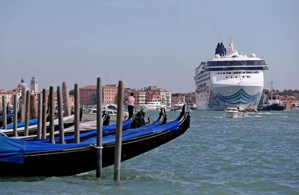 Grandi navi: Delrio, via dal bacino di San Marco