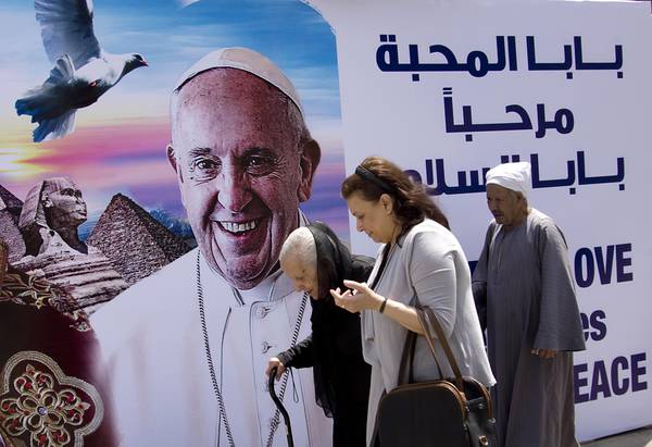 Papa: oggi in Egitto di pace
