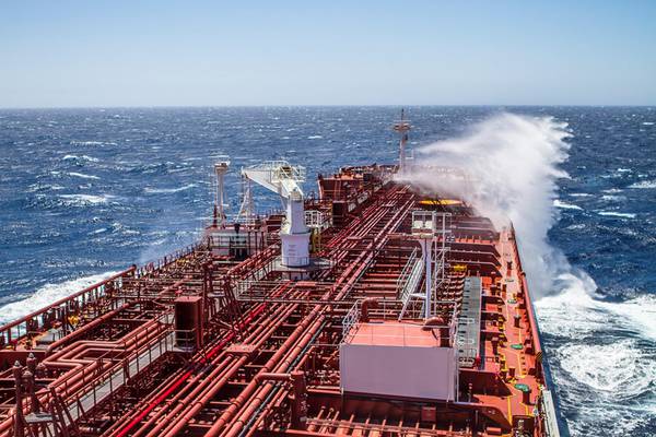 D'Amico: vende nave cisterna e genera 13,2 mln di cassa