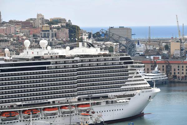Crociere: MSC Seaview nel porto di Genova