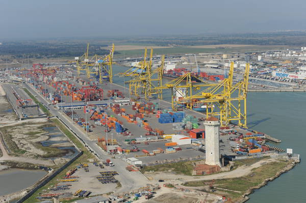 Porti: Livorno, revisione a ribasso delle tariffe rimorchio