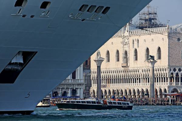 Grandi navi: De Micheli, stop a San Marco entro aprile 2020