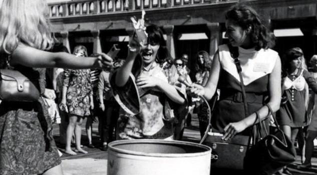 Al rogo i reggiseni, le femministe americane alla fine degli anni '60