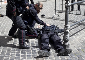 Uno dei due carabinieri ferito davanti Palazzo Chigi