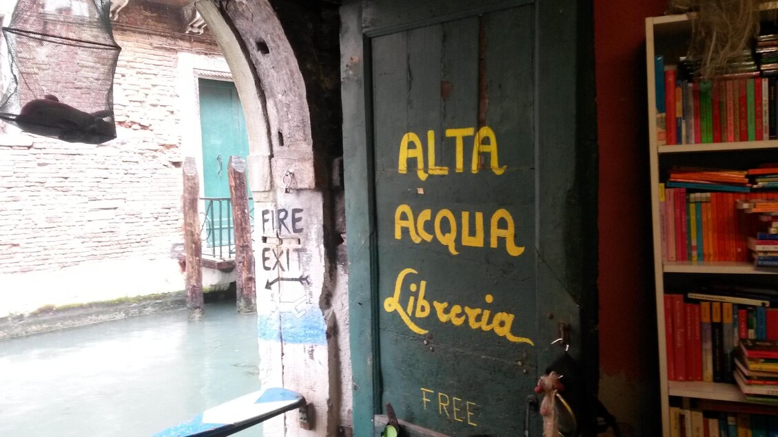 La libreria Acqua Alta di Venezia - RIPRODUZIONE RISERVATA