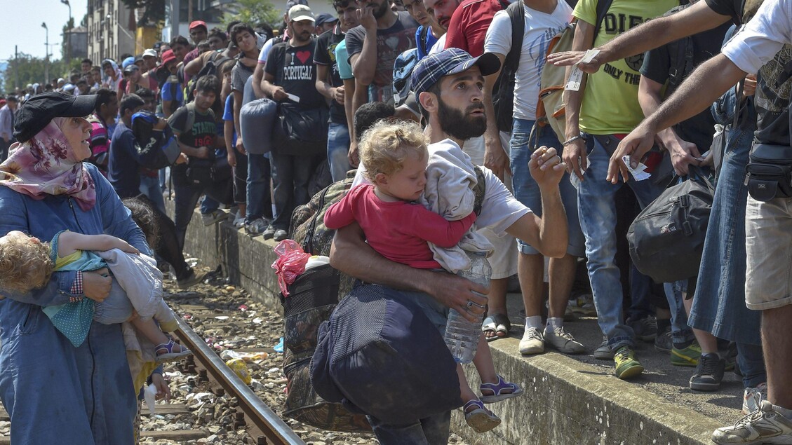 Macedonia, scene drammatiche immigrati che assaltano treni - RIPRODUZIONE RISERVATA