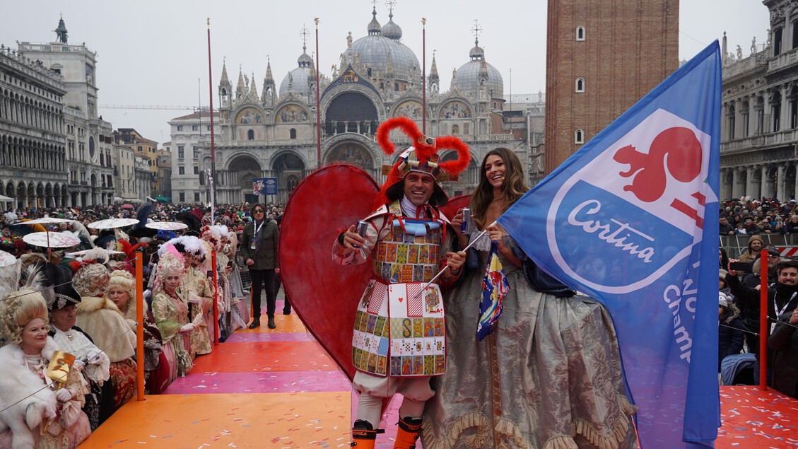 VENICE, CARNIVAL SEASON, THE FLIGHT OF THE EAGLE - ALL RIGHTS RESERVED