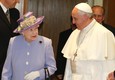 Britain's Queen Elizabeth walks with Pope Francis during their meeting © Ansa