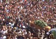 In migliaia ai funerali di Faletti ad Asti © ANSA