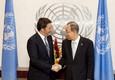 Ban Ki-Moon stringe la mano a Matteo Renzi - EPA/TIBERIO BARCHIELLI-FILIPPO ATTILI / PALAZZO CHIGI PRESS OFFICE © 
