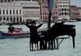 Un pianista che fluttua sui canali apre il Carnevale di Venezia © ANSA
