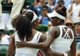 Serena e Venus Williams oggi a Wimbledon Serena vince il derby delle Williams del 2015 © Ansa
