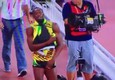 Bolt festeggia vittoria sui 200, cade urtato da cameraman © Ansa